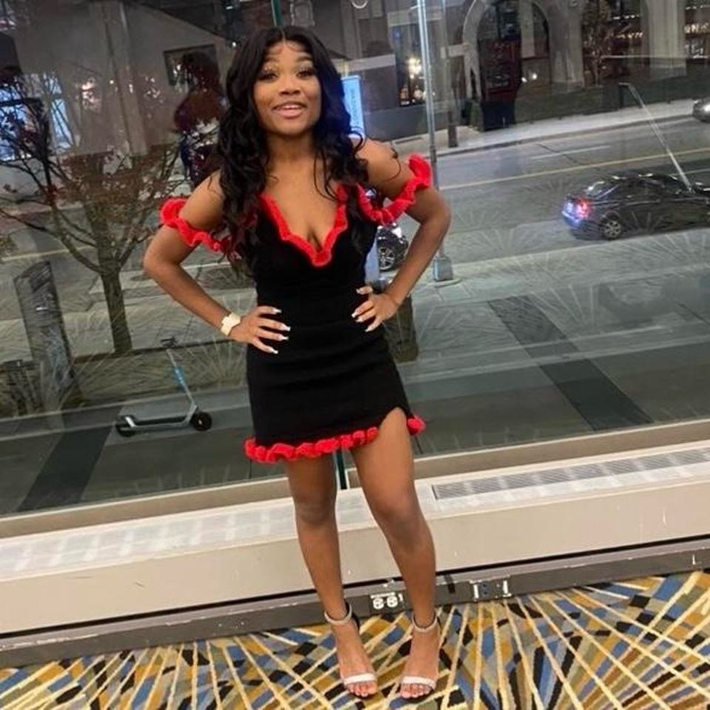 Black and red formal dress only worn once at homecoming!🖤❤️